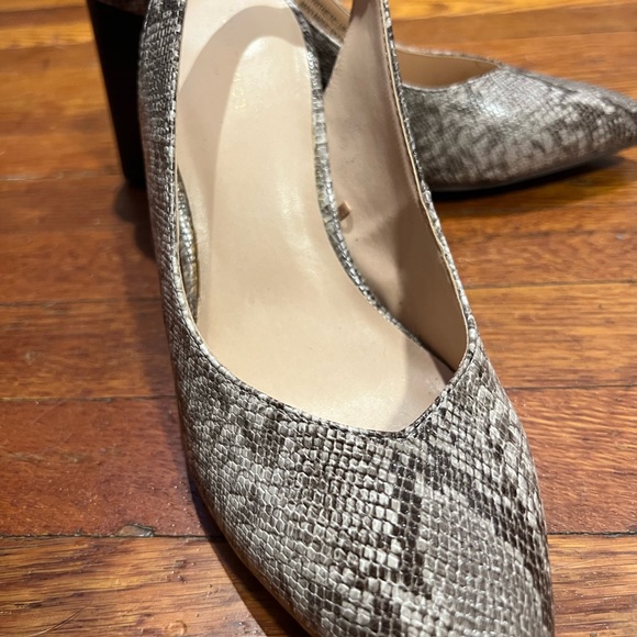 Ann Taylor Factory snake skin block heeled shoe - free bundle add - Picture 3 of 9